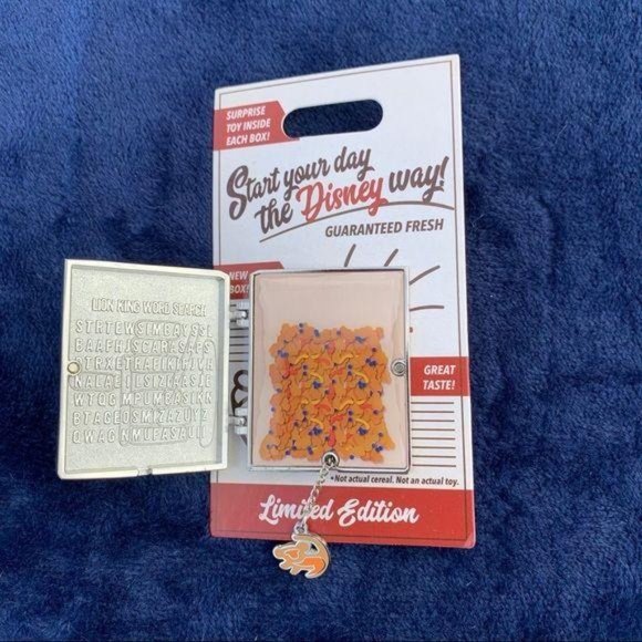 Disney Lion King Timon’s Bugs and Grubs Cereal Box Timon Limited Edition Pin - Picture 4 of 7